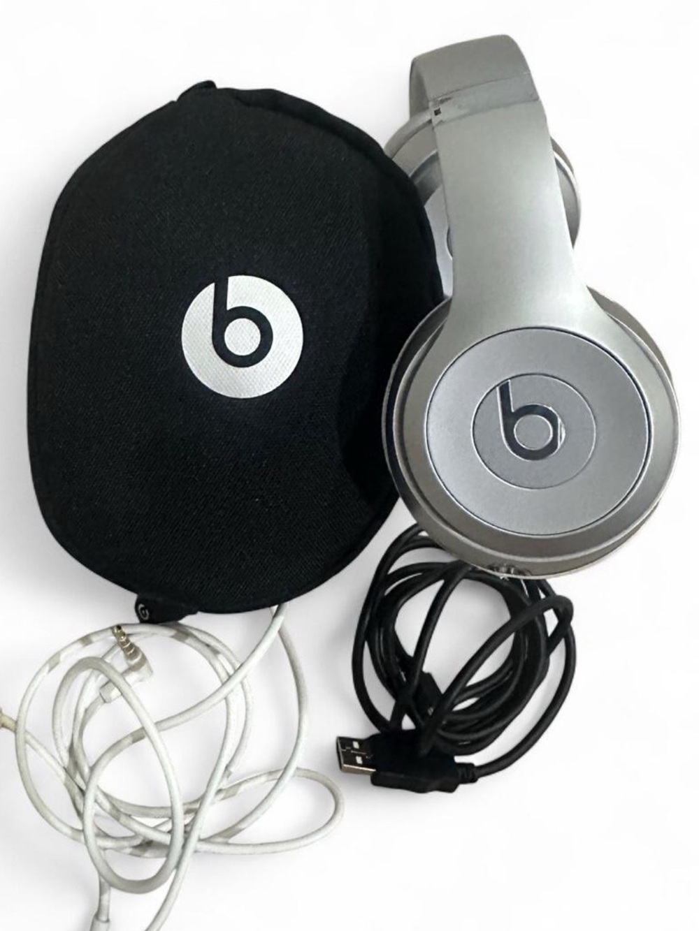 Beats by Dr. Dre Solo3 Wireless Headphones Silver A1796 W/ Soft Case & Charger